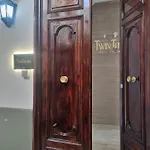 Twin Towers Luxury 4*