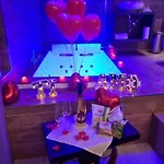 Twin Towers Luxury Nocleg ze śniadaniem 4*