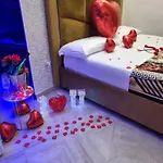 Twin Towers Luxury Nocleg ze śniadaniem 4*
