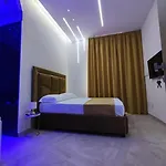 Twin Towers Luxury Nocleg ze śniadaniem 4*