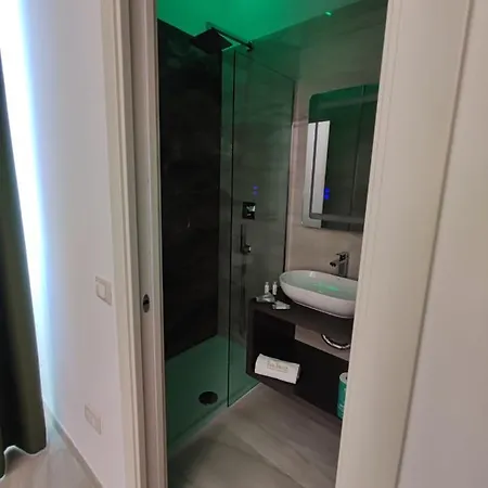 Twin Towers Luxury 4*