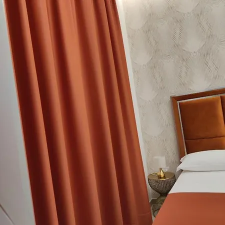 Bed and Breakfast Twin Towers Luxury 4*