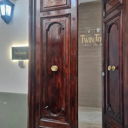 Twin Towers Luxury *